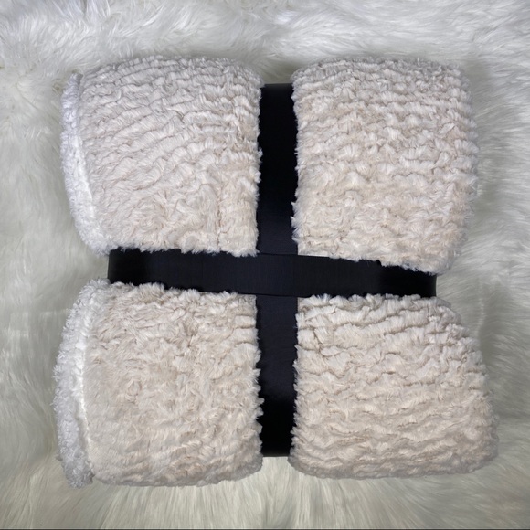⭐️SALE⭐️Windswept Polar Bear Micromink Sherpa - Picture 2 of 3
